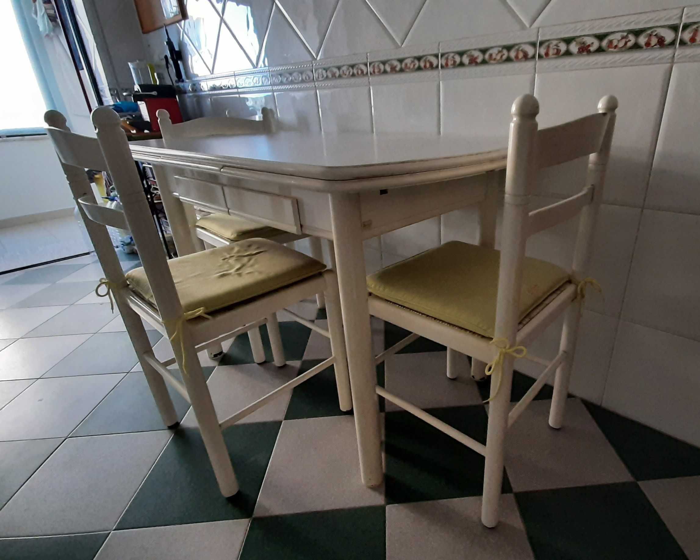 Mesa Cozinha branca,com 2 gavetas, extensível e 6 cadeiras