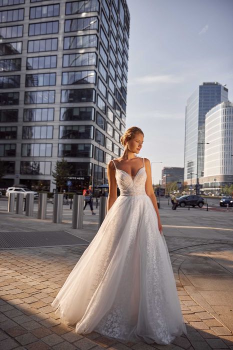 Polecam nową suknię ślubną