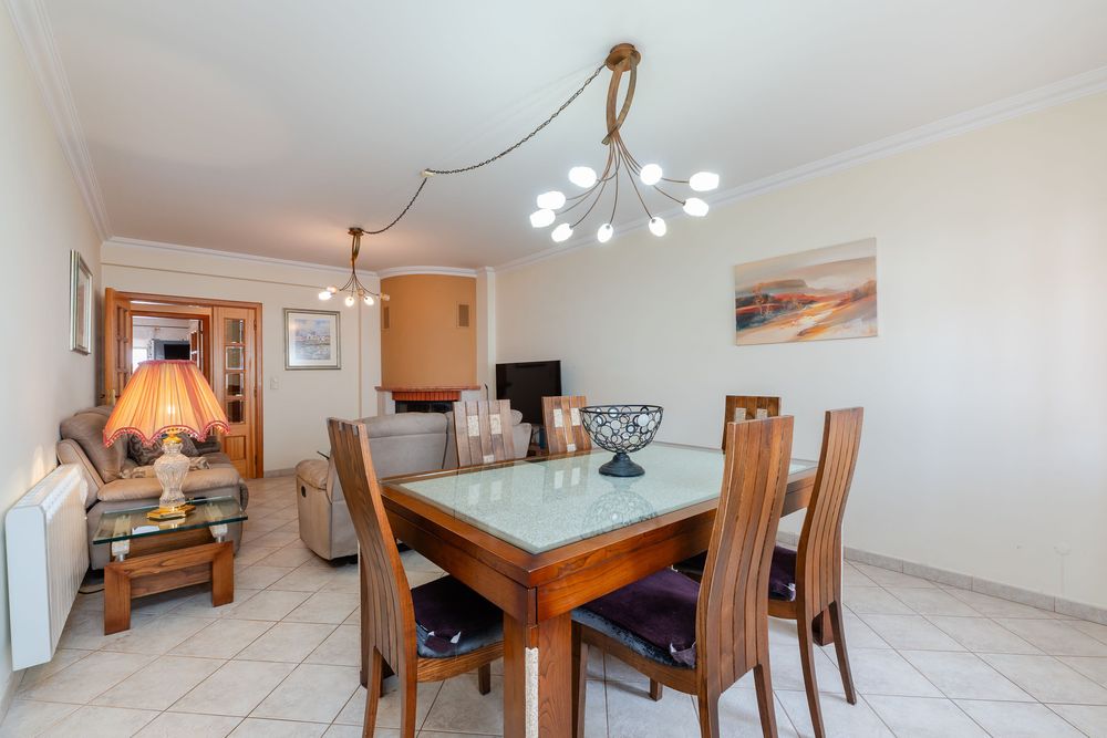 Apartamento T3 em Alcochete com terraço e garagem para dois carros