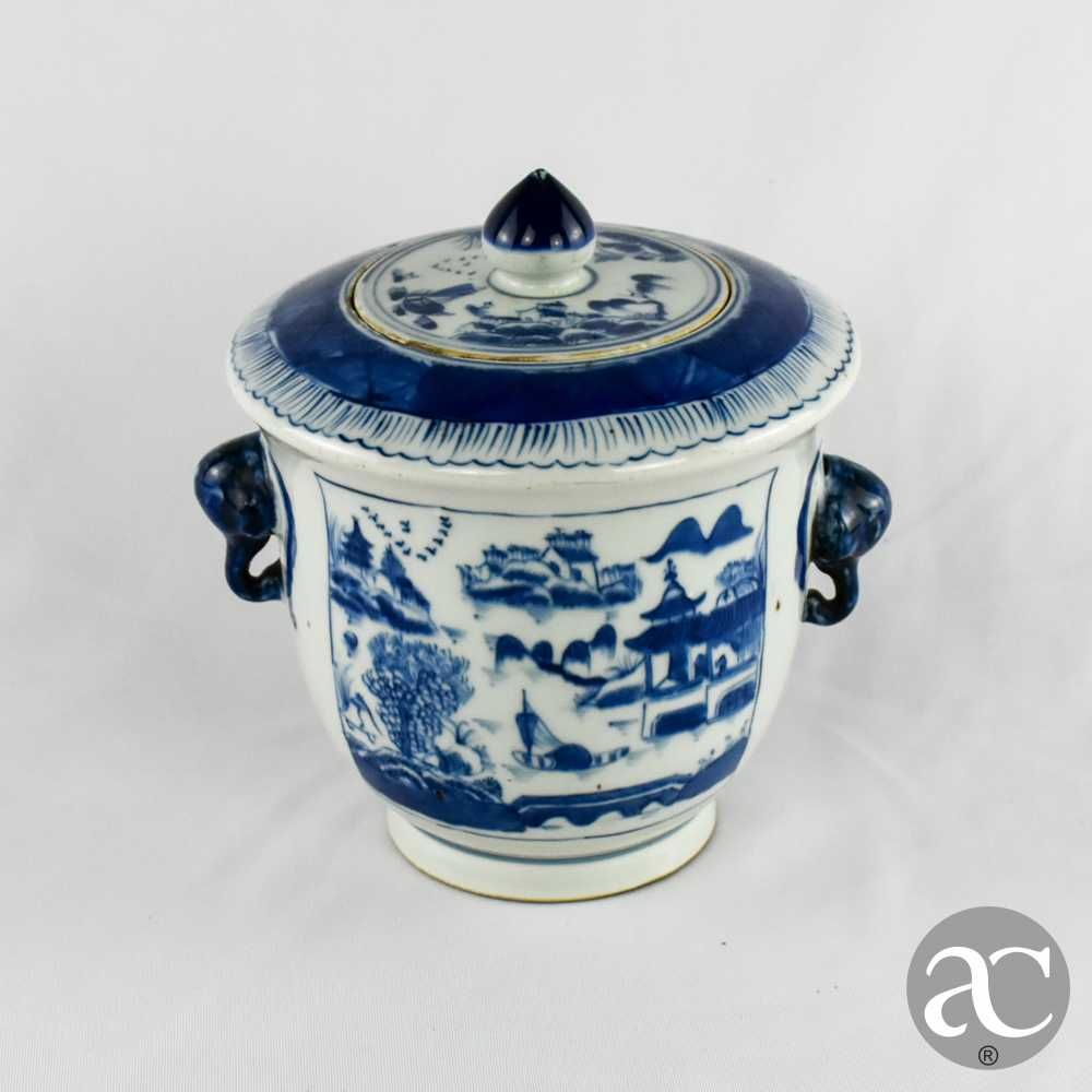 Terrina redonda China Qianlong, séc. XVIII, pegas em forma de elefante