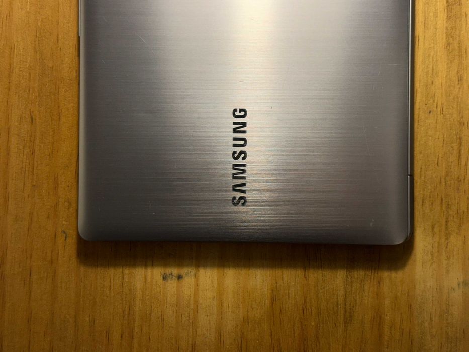 Portátil Samsung i7 - modelo NP730U3E
