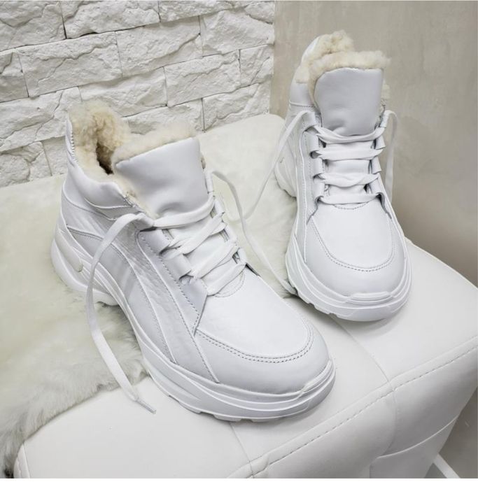 Жіночі шкіряні кросівки