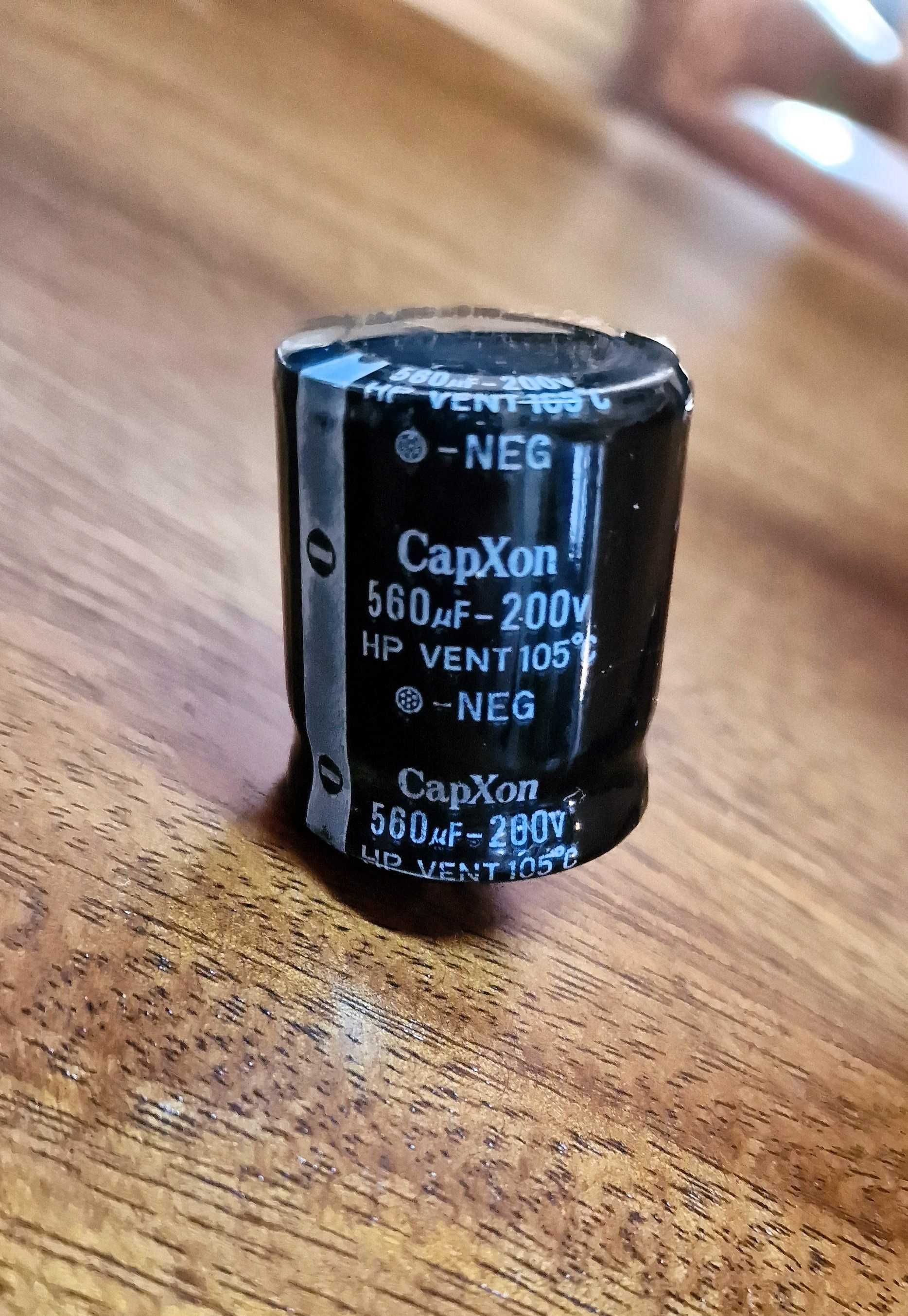 Kondensator 560μF 200V 105°C