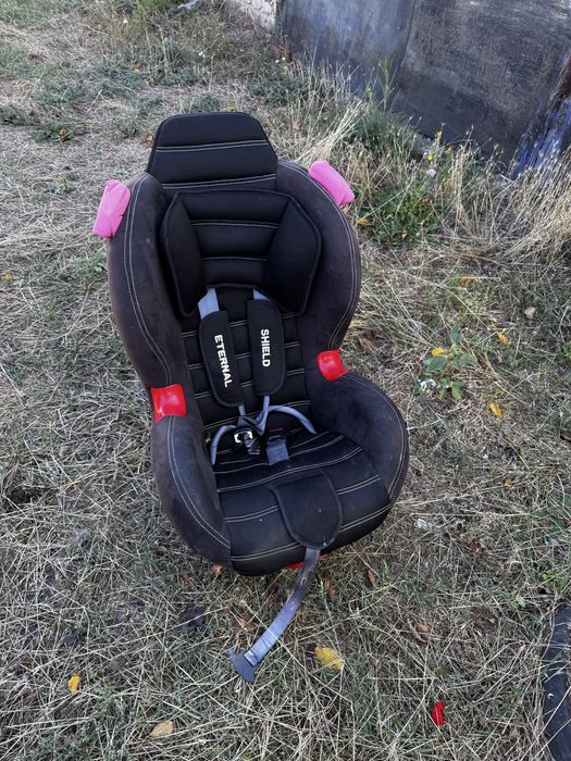 Дитяче автокрісло з 6 місяців та 3 х років