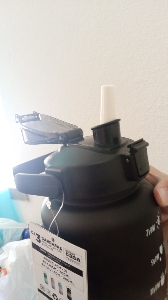 2 Garrafas de água Preto 2lts + 300ml