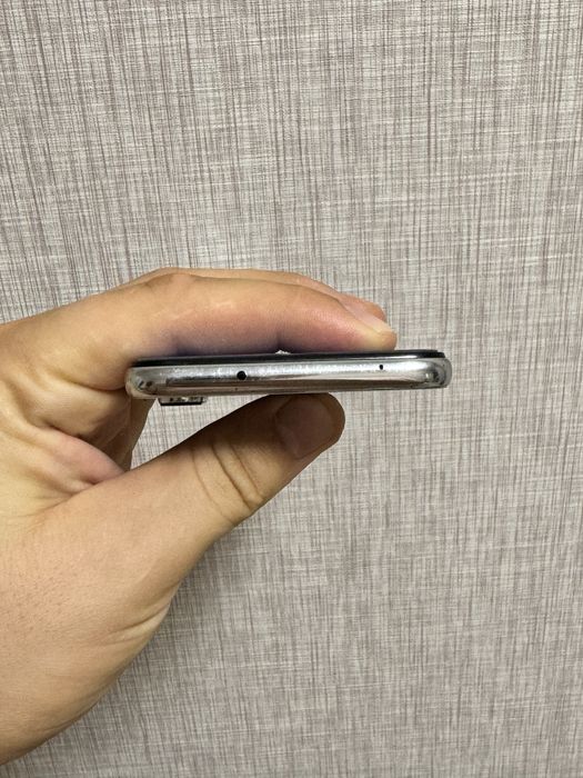 Redmi Note 8 4/64GB — гарний стан, поклеєне скло