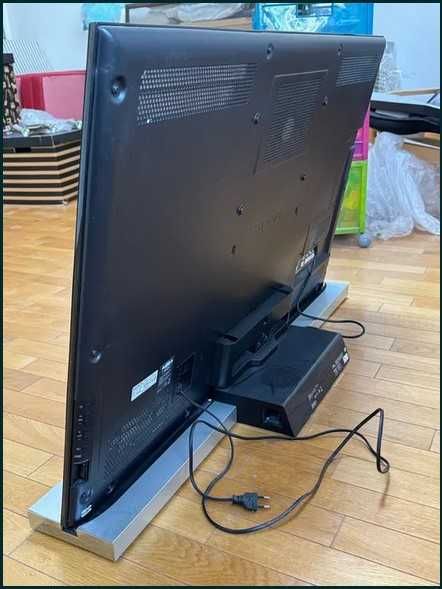 Sony Bravia  46 cali  3D z soundbarem  w podstawie