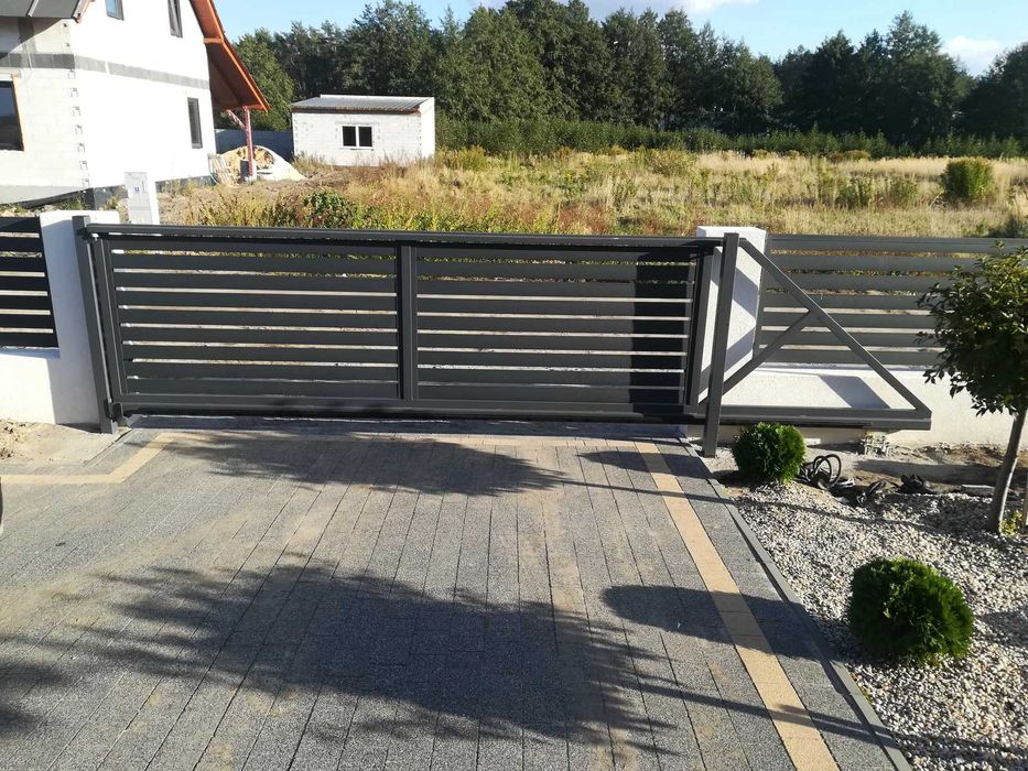 Brama przesuwna Palisada 400x125 cm RAL 7016 – trwała i elegancka