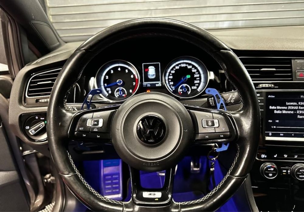 VW Golf R Variant