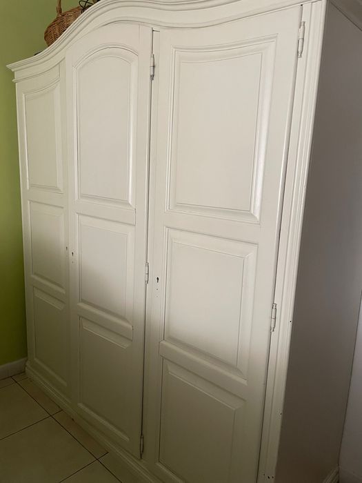 Quarto completo pintado de branco