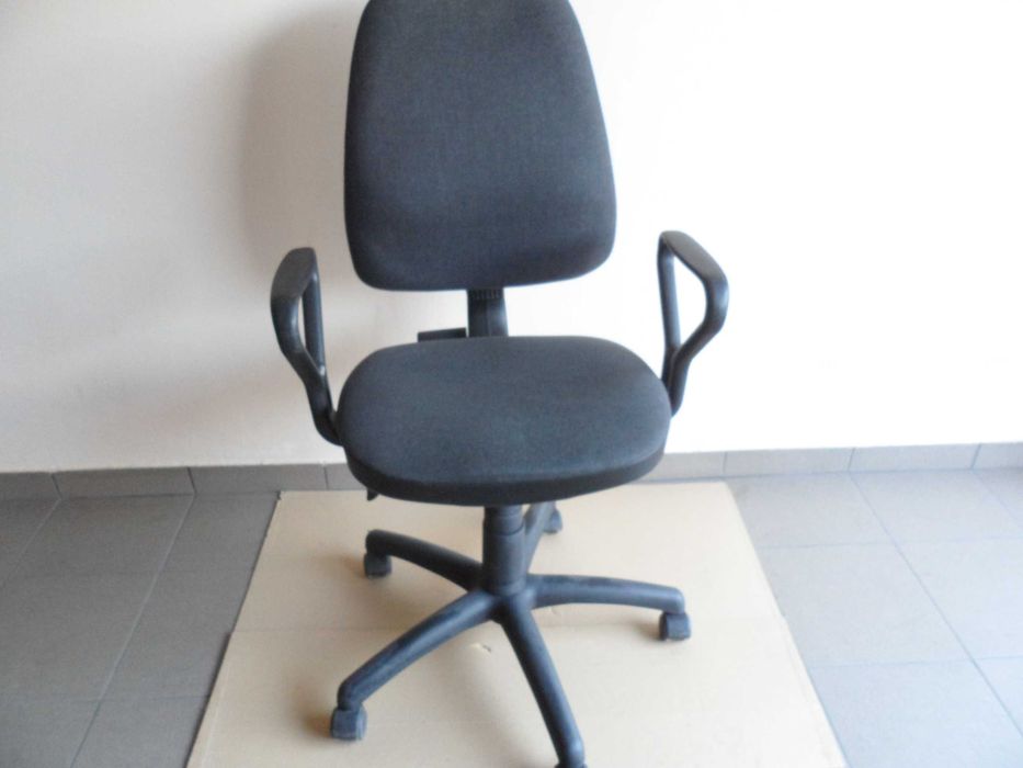 krzesło do biurka obrotowe  BRAWO   NOWY STYL