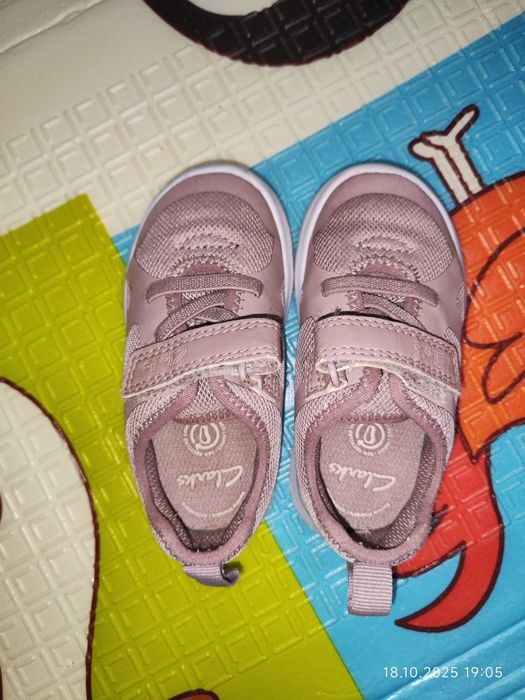 Clarks кросівки для дівчинки 21р