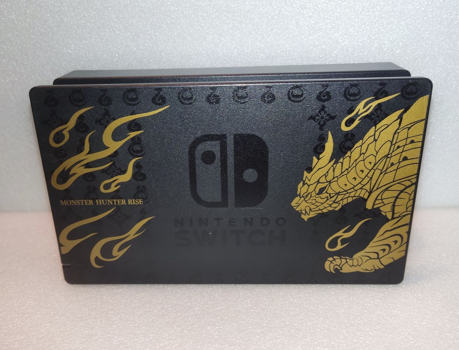 Nintendo Switch + купа аксесуарів + 2 гри + 200GB