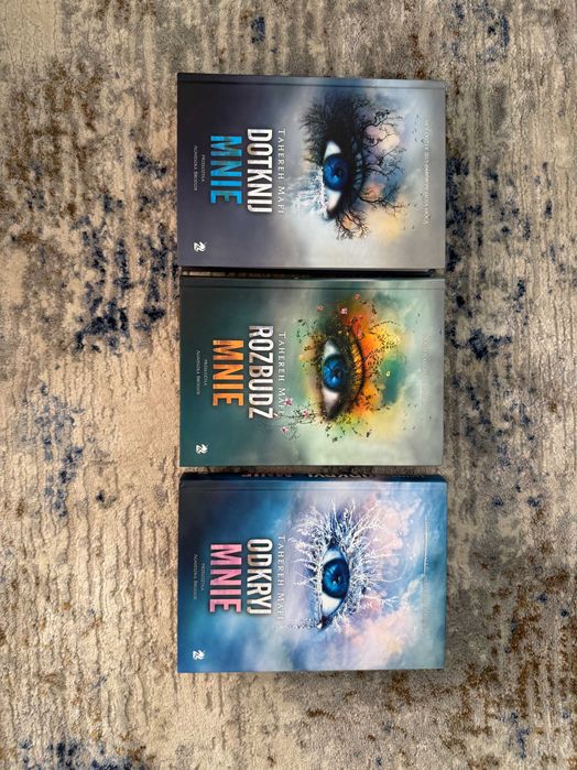 3 pierwsze tomy "Shatter me"/"Dotyk Julii" Tahereh Mafi