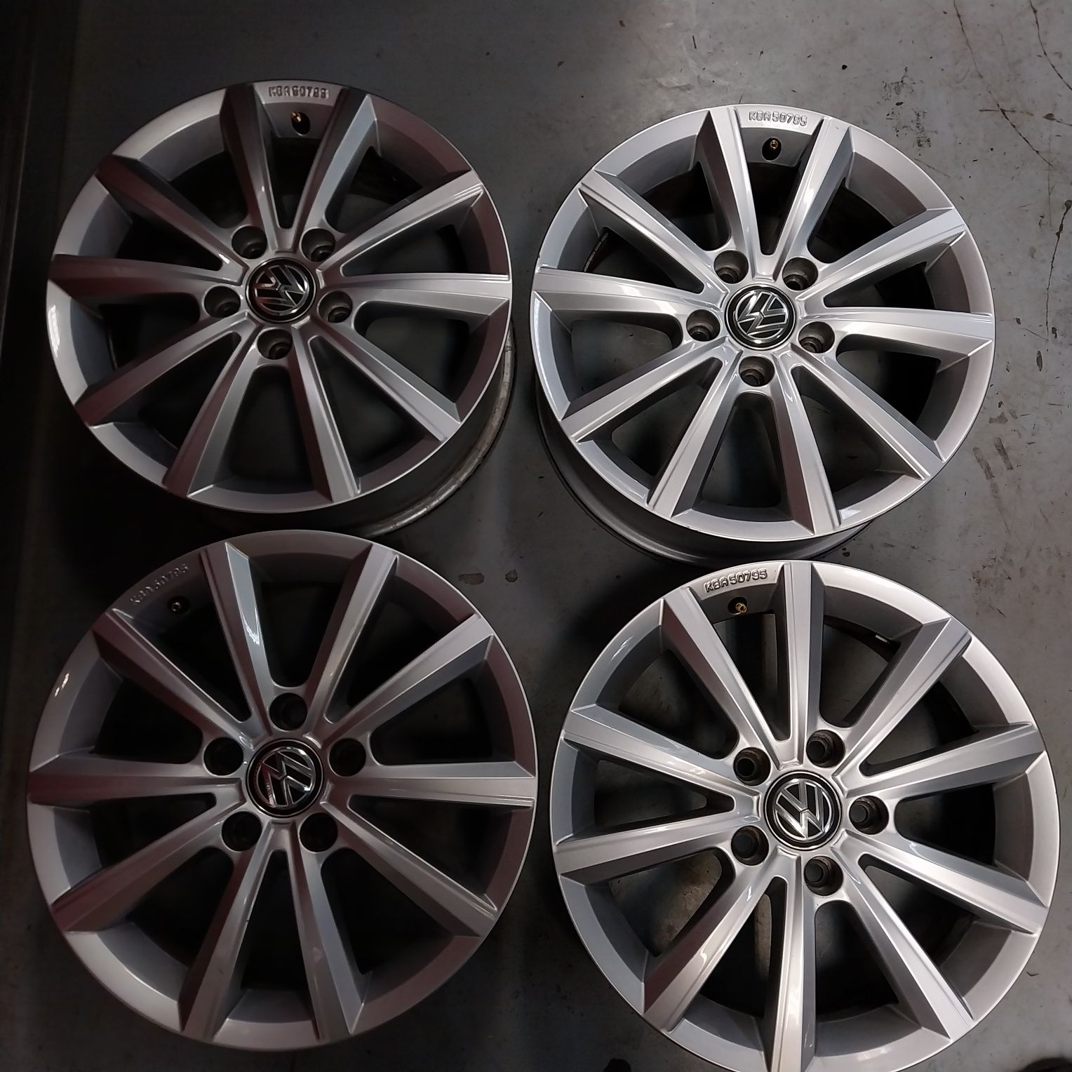 Oryginalne Felgi Aluminiowe VW R16 5x112 6J ET 48