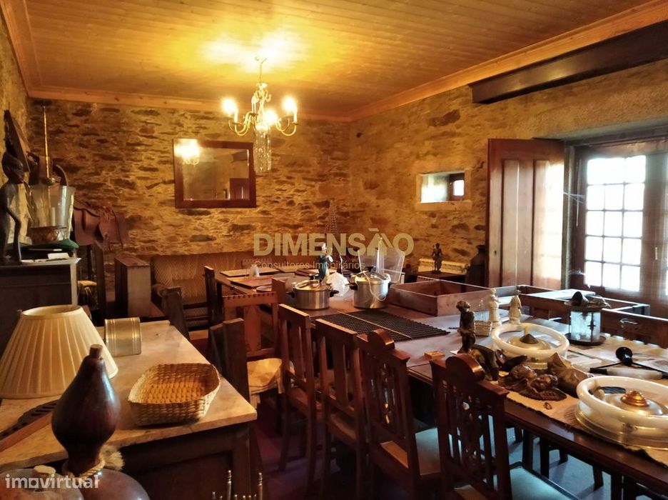 Magnifica Quinta com 10592m2 e Moradia T5 com 264m2 para venda DCI133