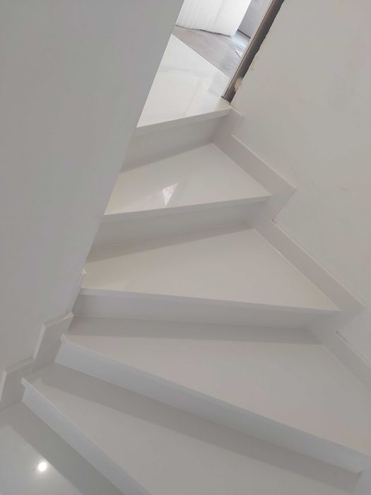 Schody wewnętrzne granit marmur konglomerat zewnetrzne kostka