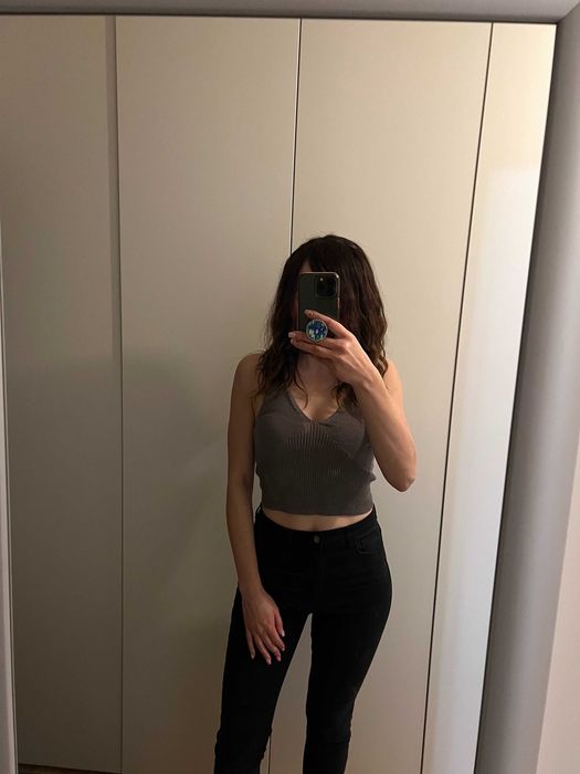 Szary sweterkowy top damski