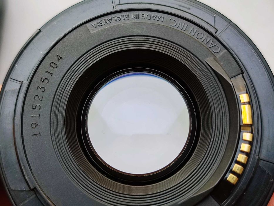 Плівковий фотоапарат Canon EOS 650 з об'єктивом Canon EF 50mm f/1.8 II
