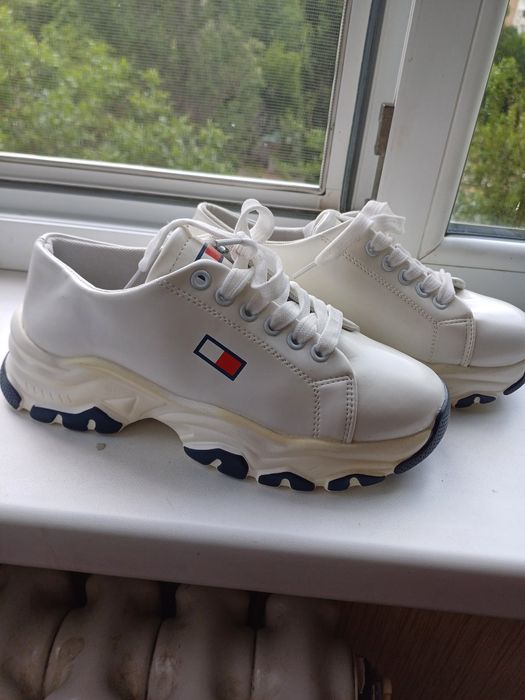 Кросівки дуже легкі