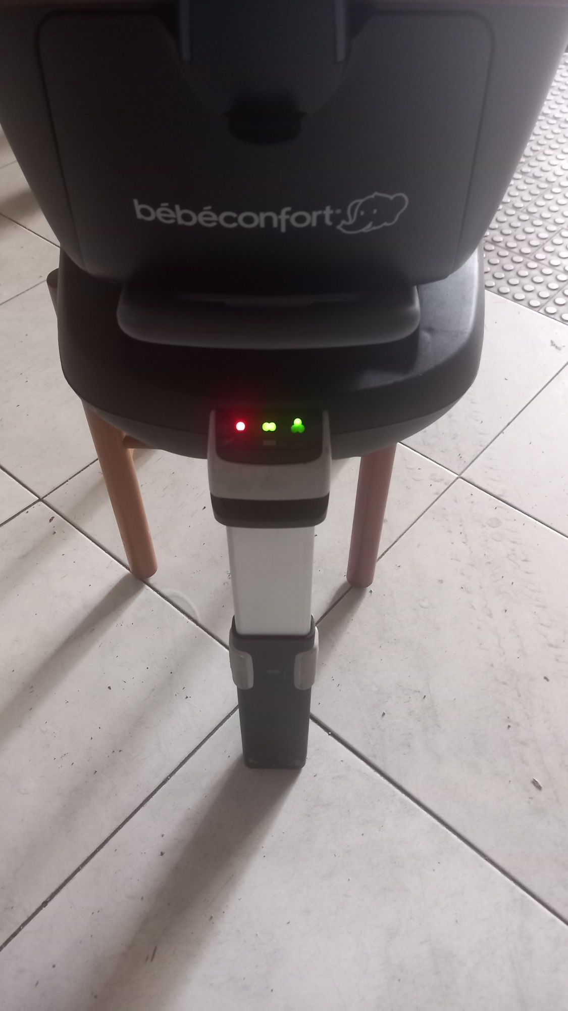 Conjunto carrinho com ovo e com isofix da Bebeconfort.