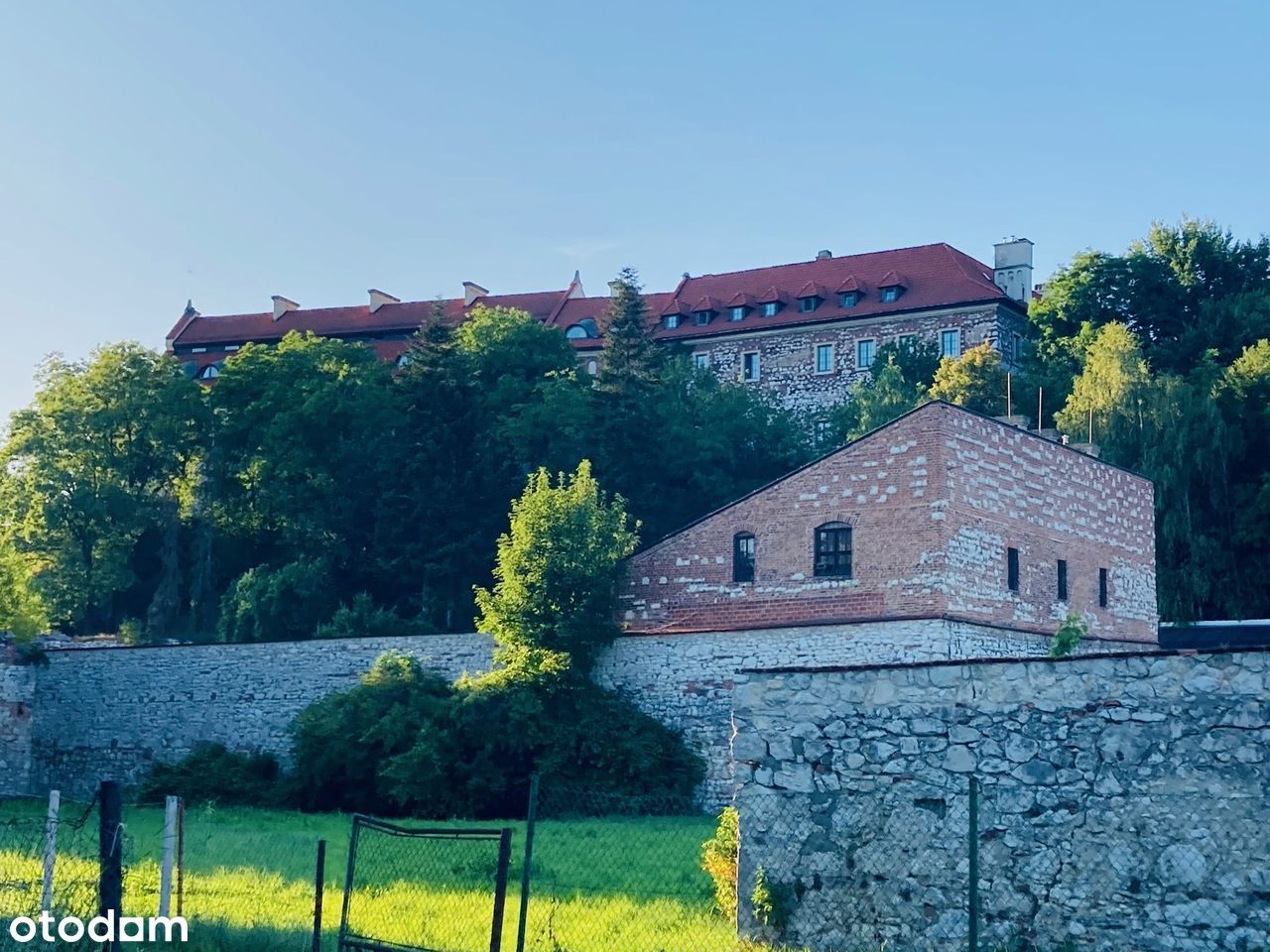 Właściciel sprzeda dom jednorodzinny z widokiem na Opactwo