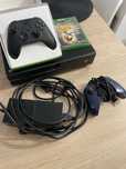 Xbox One 500gb z napędem + gra + 2 pady