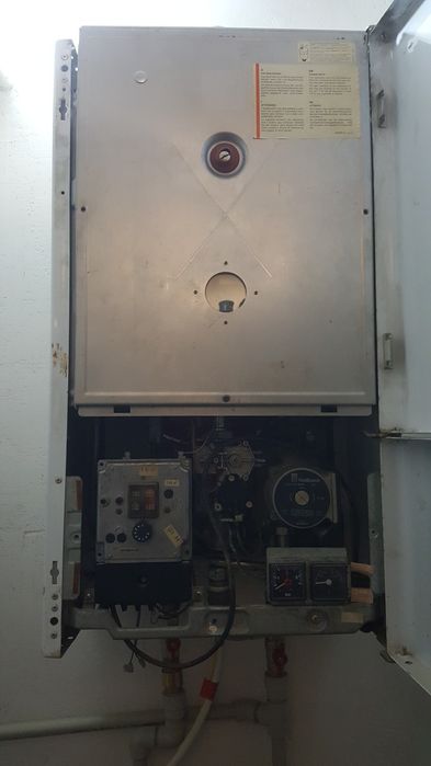 Газовий котел Vaillant ,одноконтурний,парапетний,робочий.