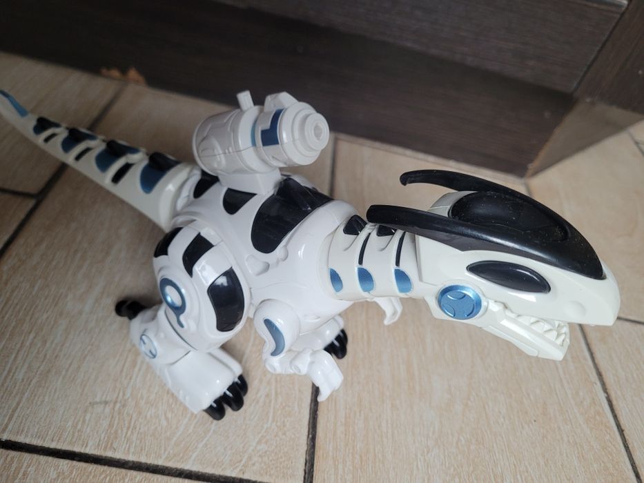 Інтерактивний робот "Дракон"