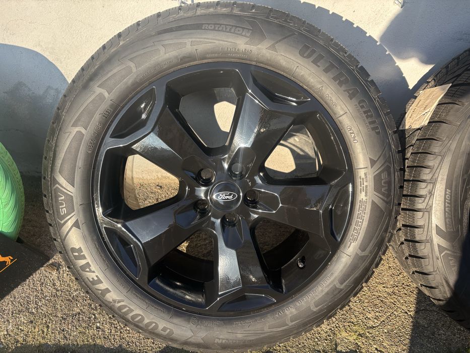Felgi aluminiowe z oponami zimowymi Ford Kuga 18’