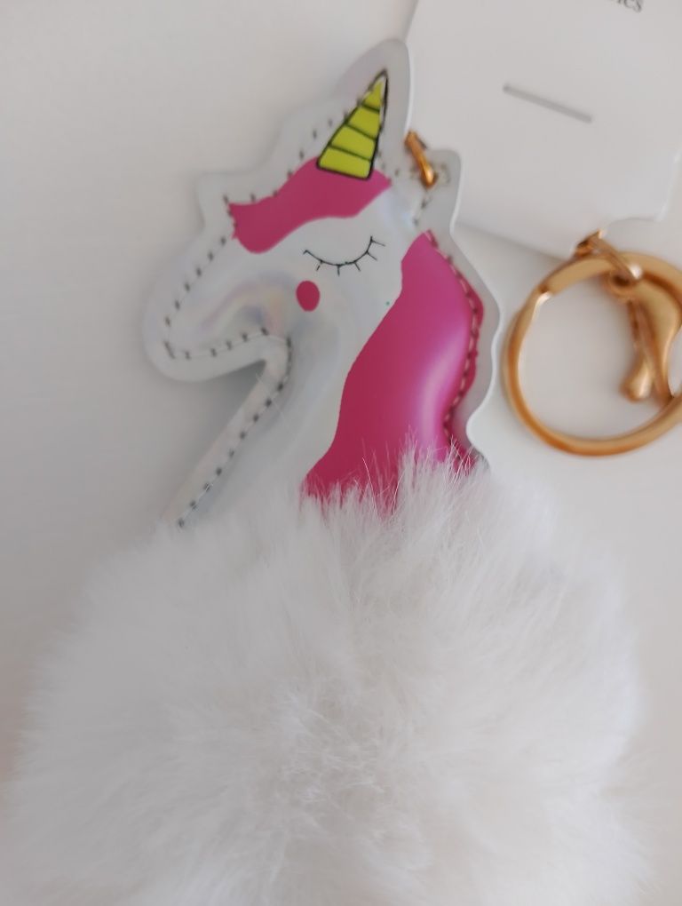 Brelok unicorn do kluczy torebki jednorożec pompon