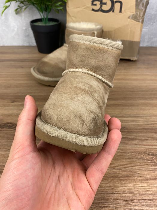 Dziecięce buty UGG Classic Mini II r 26 – zamszowe śniegowce ocieplane