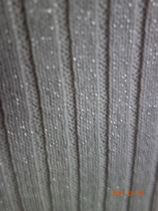 Sweterek szary , prążek rozm.152