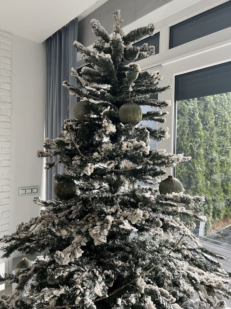 Choinka z efektem sniegu 220 cm