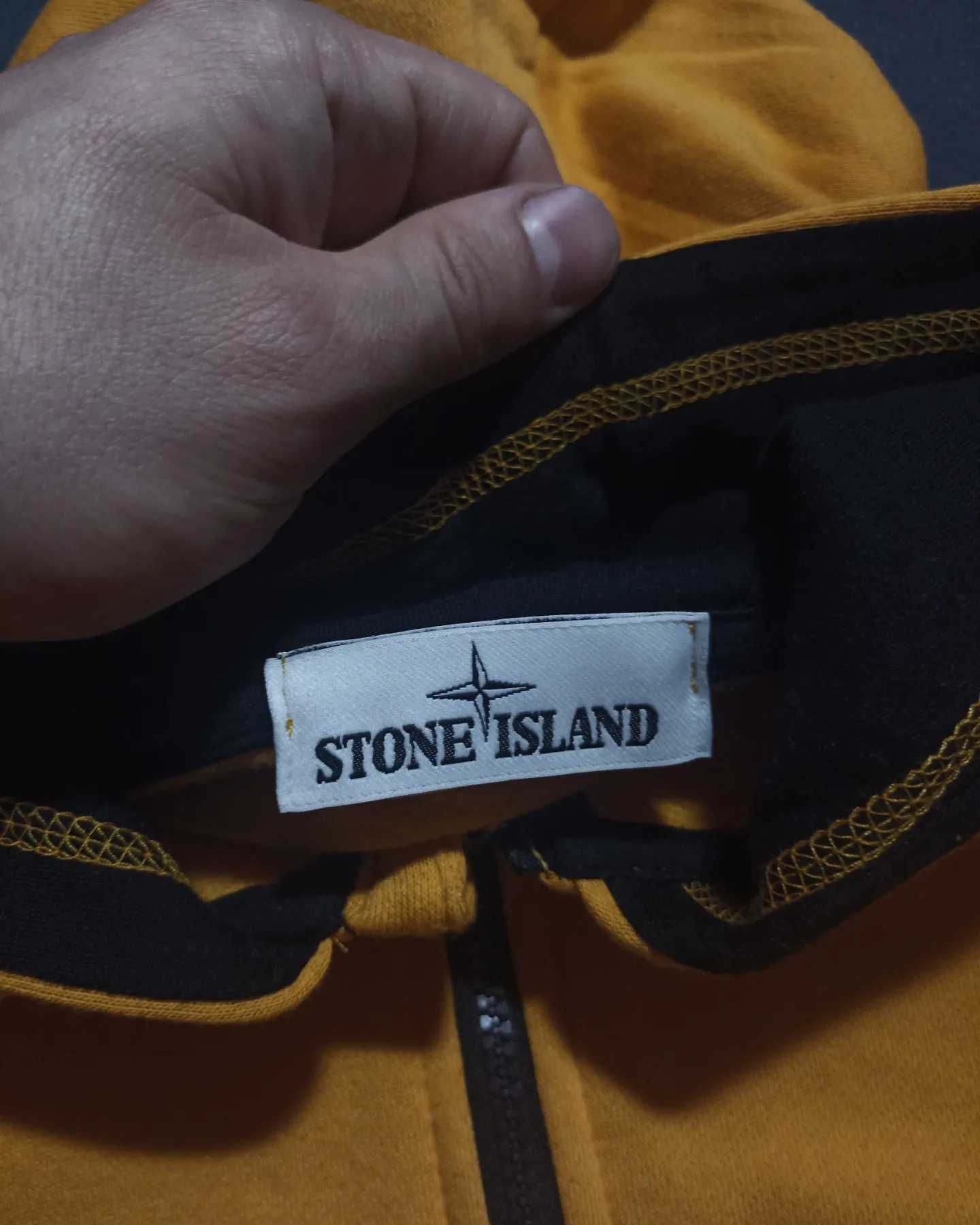 Stone island model : CROW YELLOW