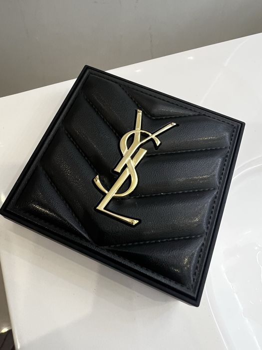Yves Saint Laurent All Hours Hyper Finish