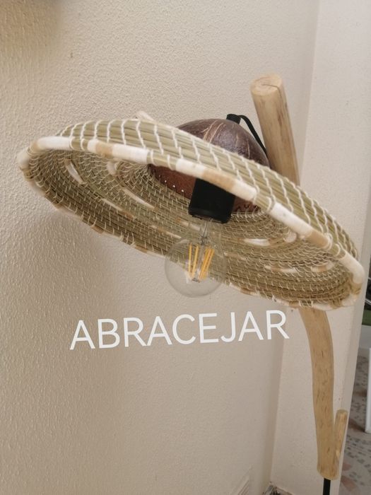 Candeeiro de pé em artesanato