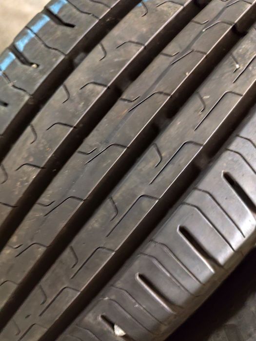 Pneus 215/65r17 Continental EC6 75 % piso