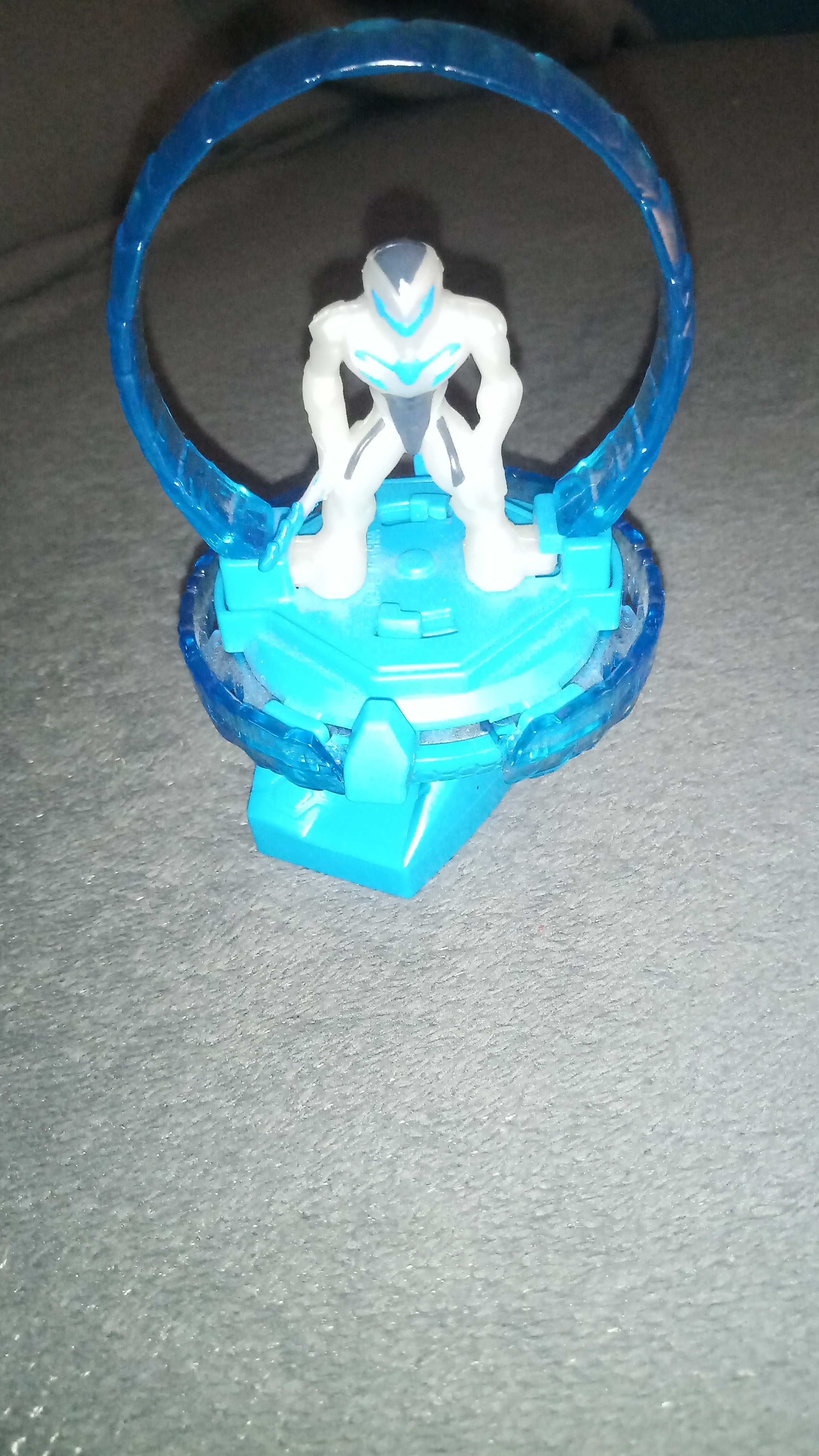 Zabawka bączek MAX STEEL TURBO Wojownik