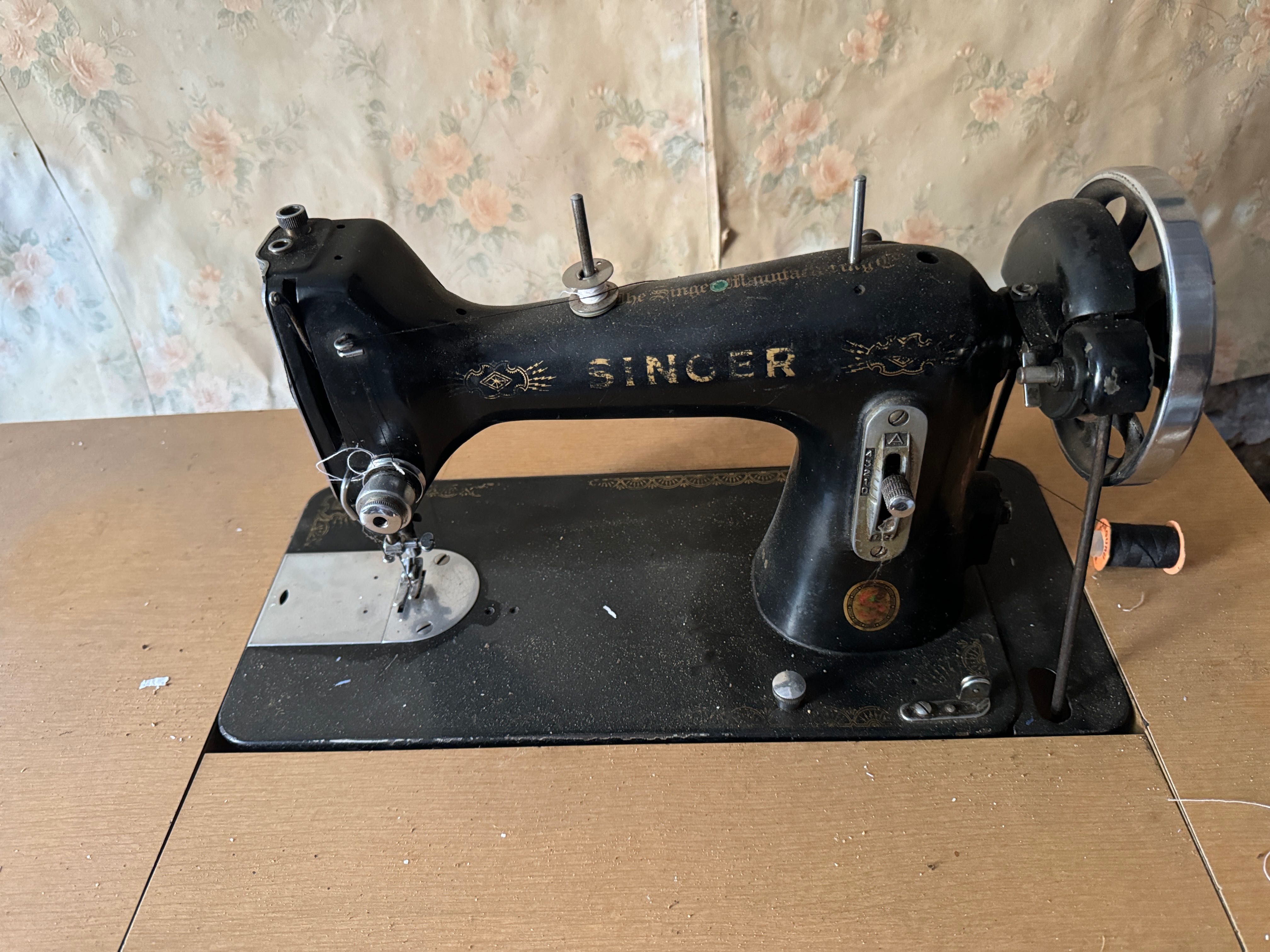 Máquina de costura Singer muito antiga
