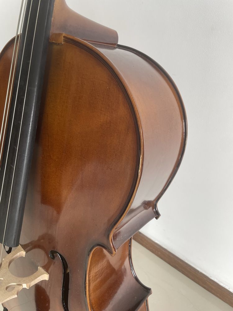 Violoncelo 3/4 com estojo rígido – Excelente estado