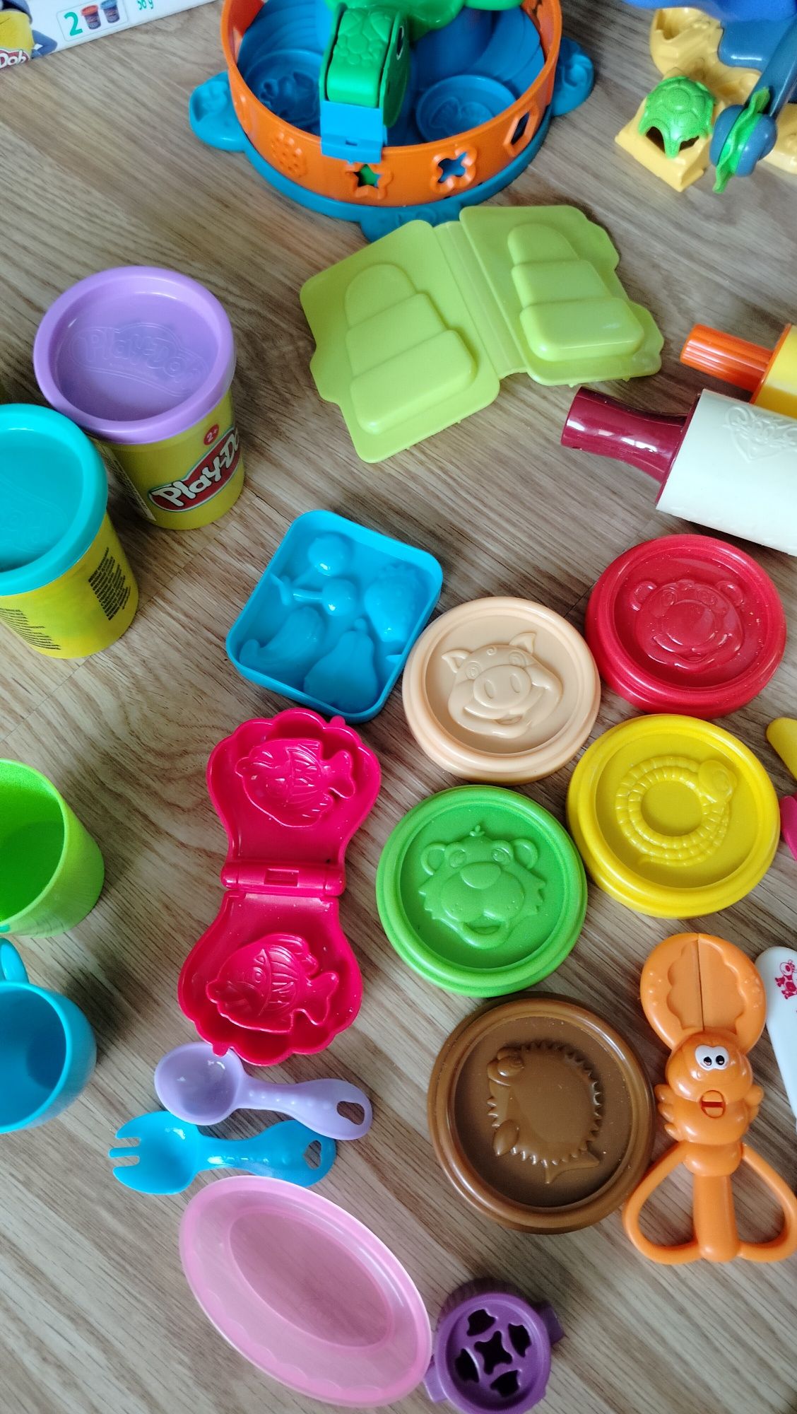 Zestaw duży Play doh małpka, ośmiornica, żółw,klaun inne Plus gratis