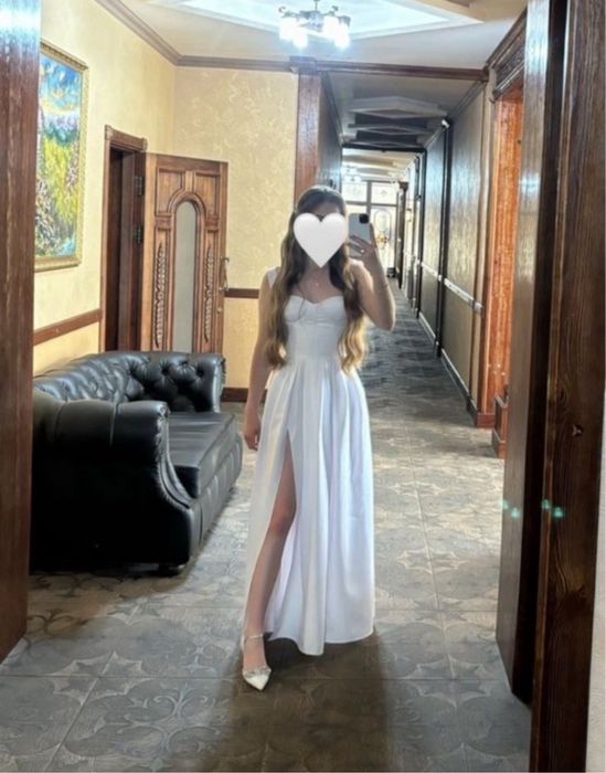 Випускна біла сукня