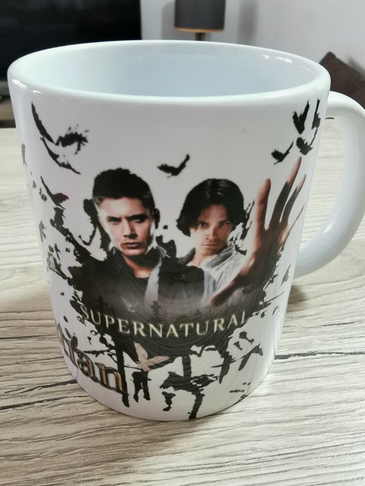 Nowy kubek z bohaterami serialu "Supernatural i imieniem "Sebastian"