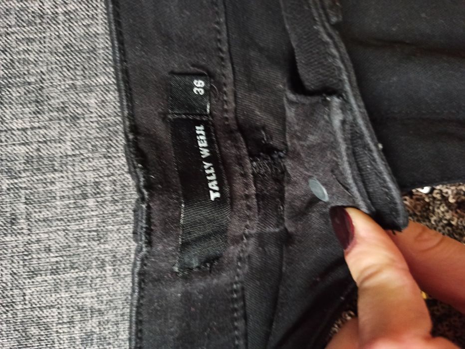 Czarne krótkie spodenki jeansowe z cekinami Tally Weijl rozmiar 36 S