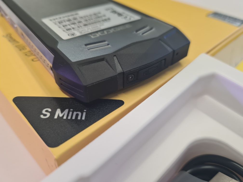 Doogee s mini (состояние нового),противоударный  256г. Озу 15г.