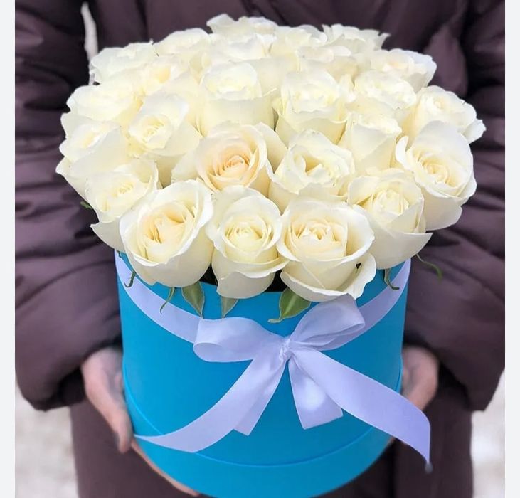 Квіти в коробках та корзинах