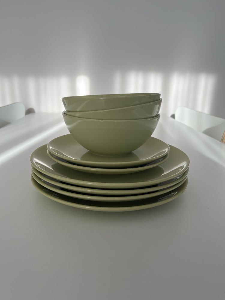 Zastawa w kolorze jasnej zieleni IKEA