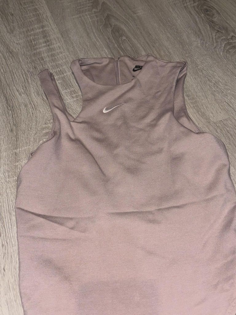 Nike top  body sportswear xs