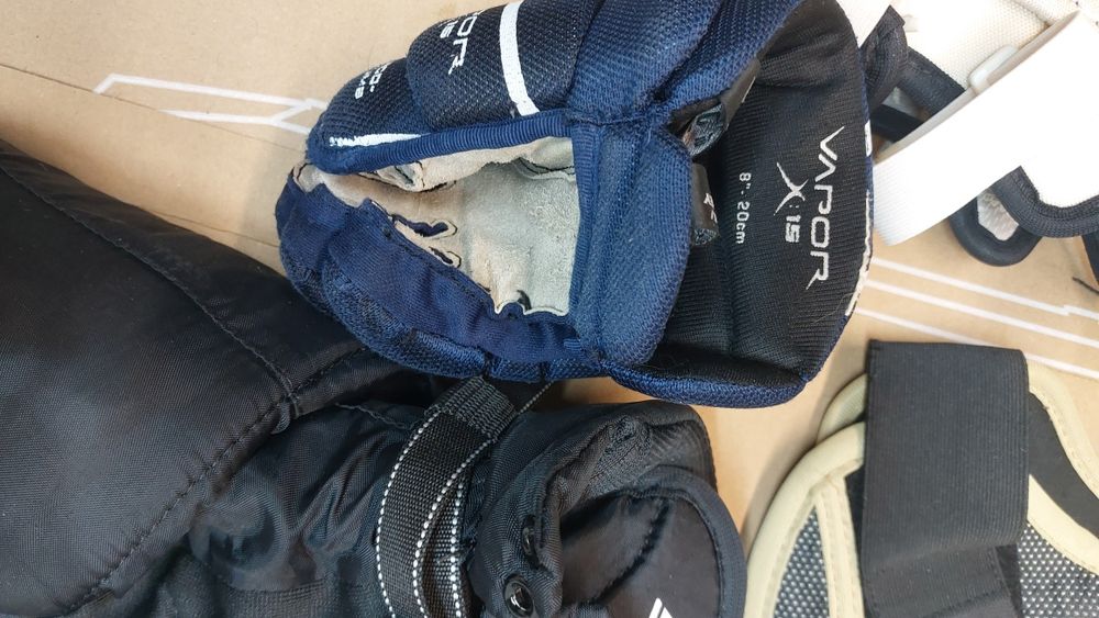 Ochraniacze hokejowe rękawice / Sporty drużynowe.